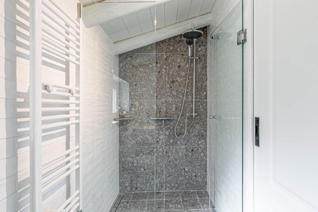 aurora-villa-paxos-bathroom-02