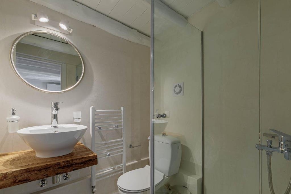 aurora-villa-paxos-bathroom-03