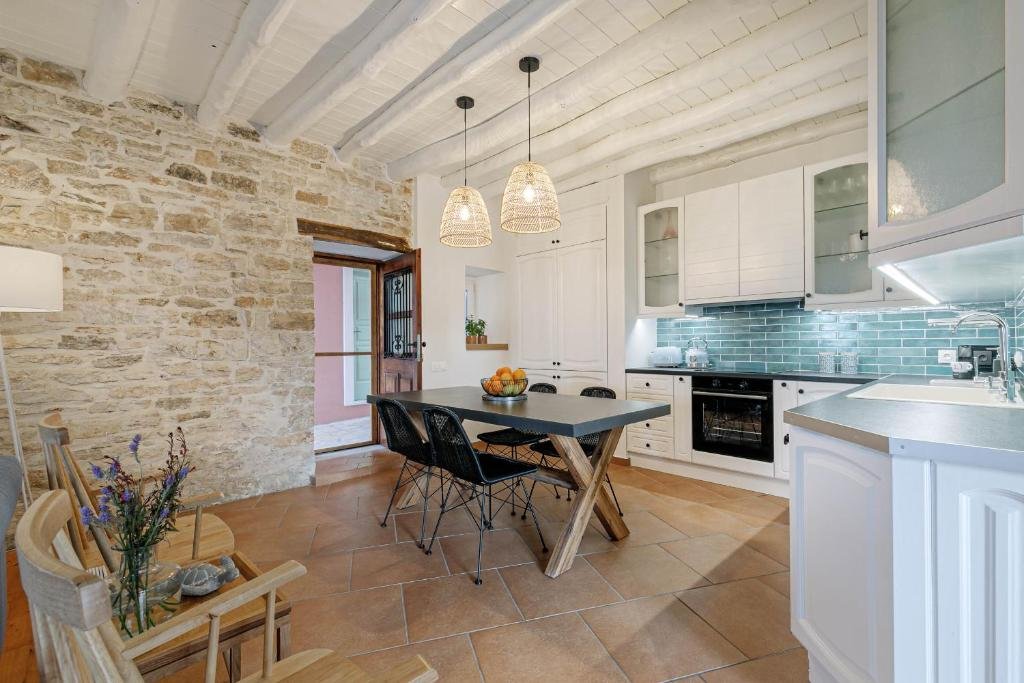 aurora-villa-paxos-kitchen-01