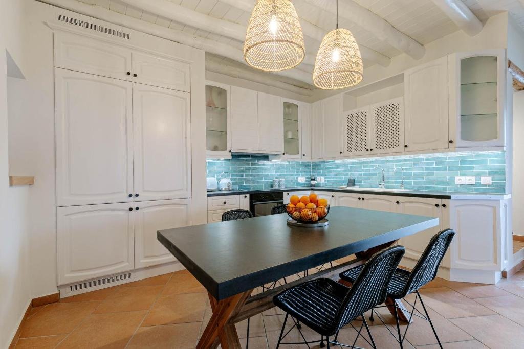 aurora-villa-paxos-kitchen-02