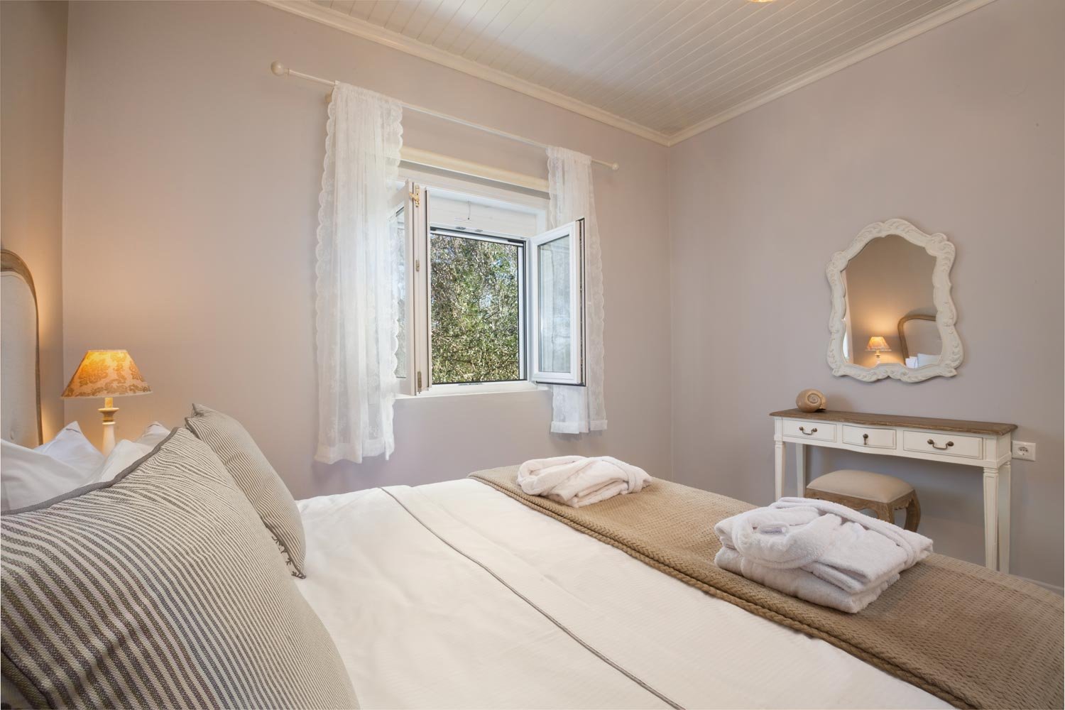 chrissa-villa-paxos-bedroom-02