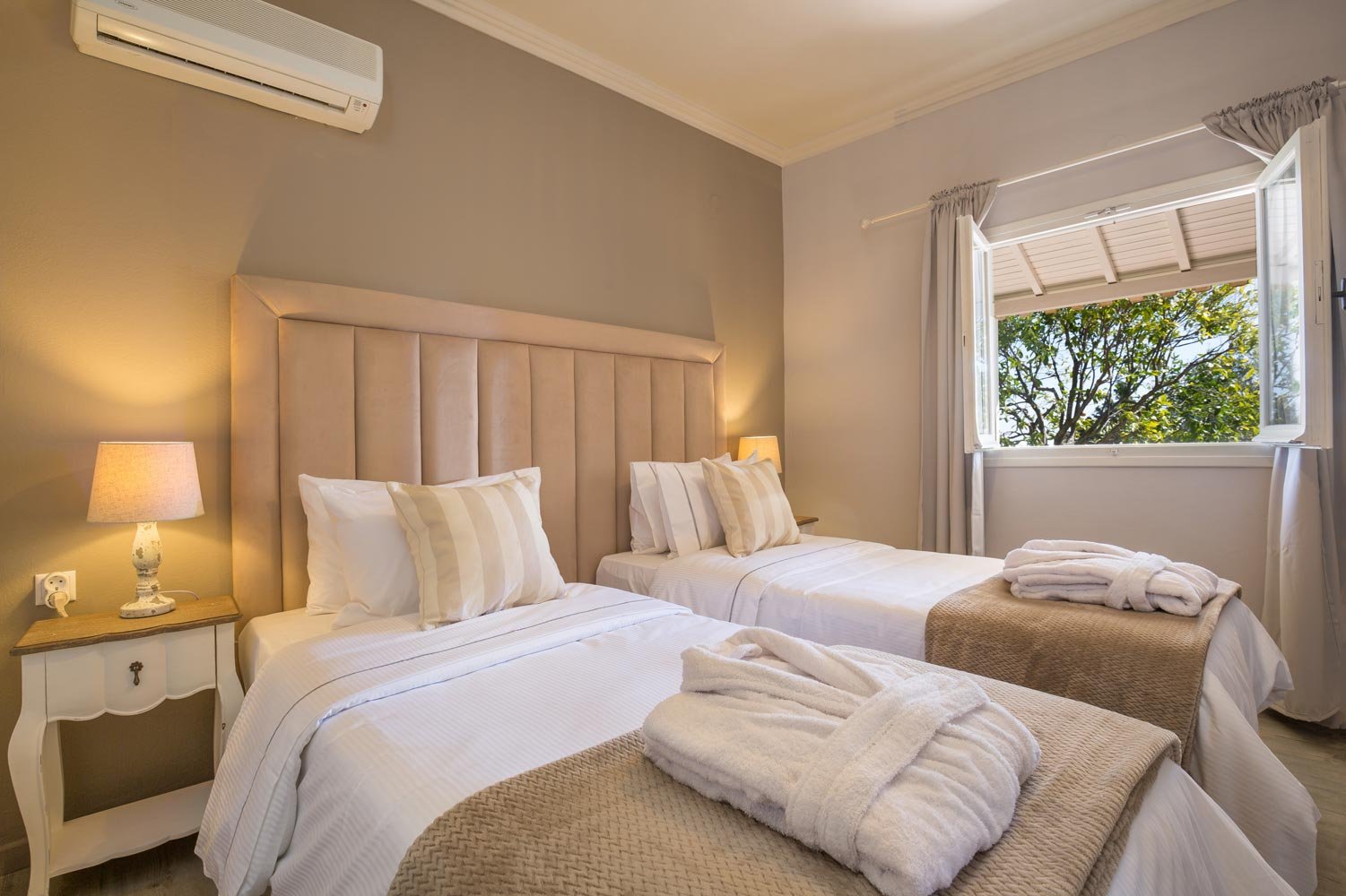 chrissa-villa-paxos-bedroom-07