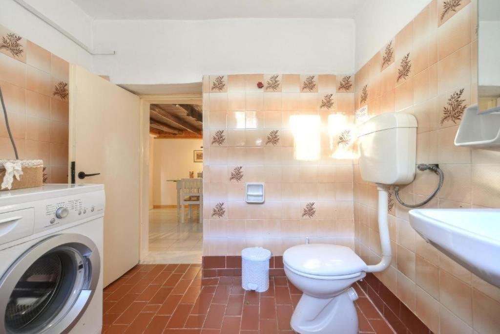 country-house-villa-paxos-bathroom-03