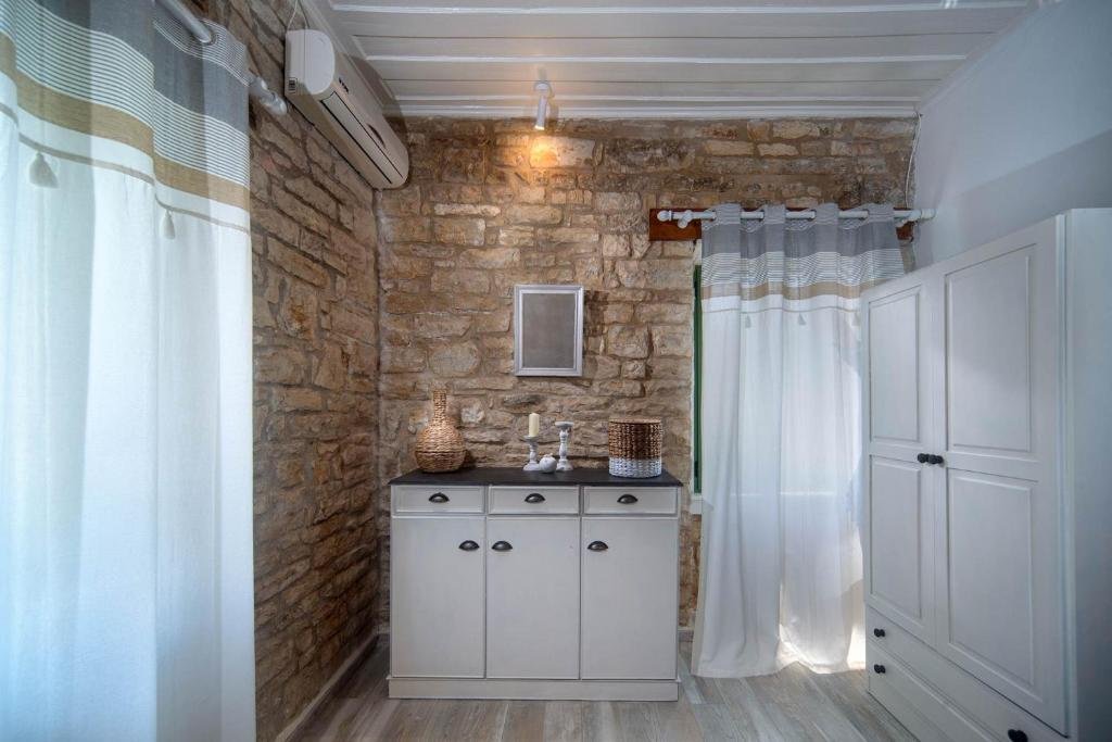 country-house-villa-paxos-bedroom-06