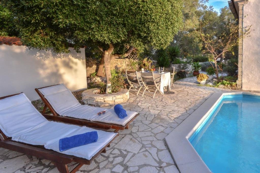 country-house-villa-paxos-pool-02