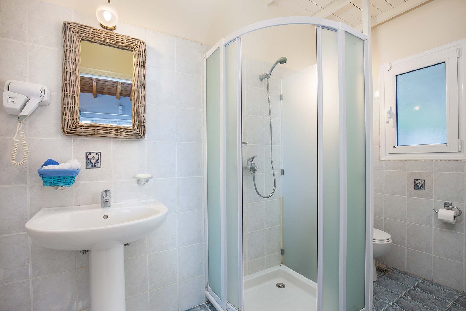 danai-villa-paxos-bathroom-02