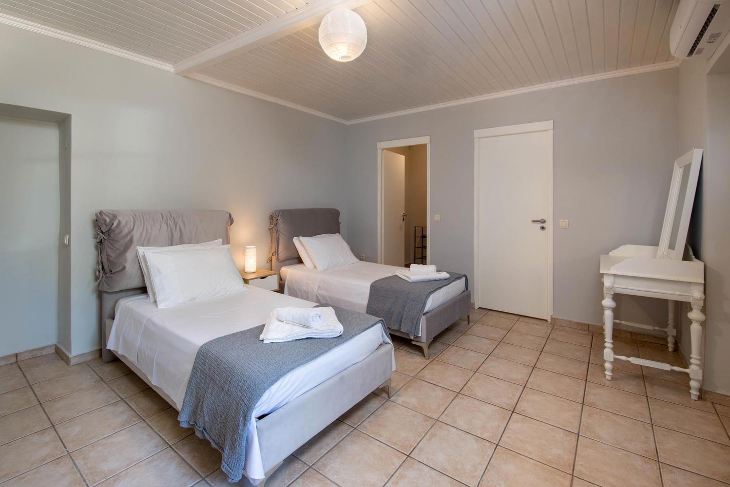 elisabetta-villa-paxos-bedroom-04