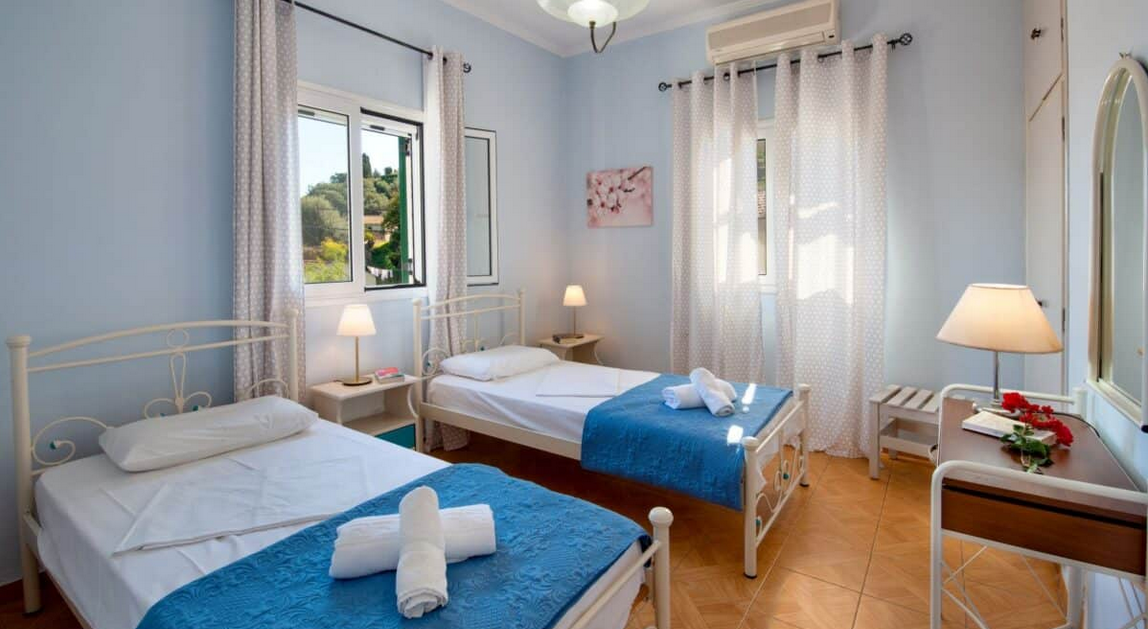 fotis-apartment-1-paxos-thalassa-travel-bedroom-01