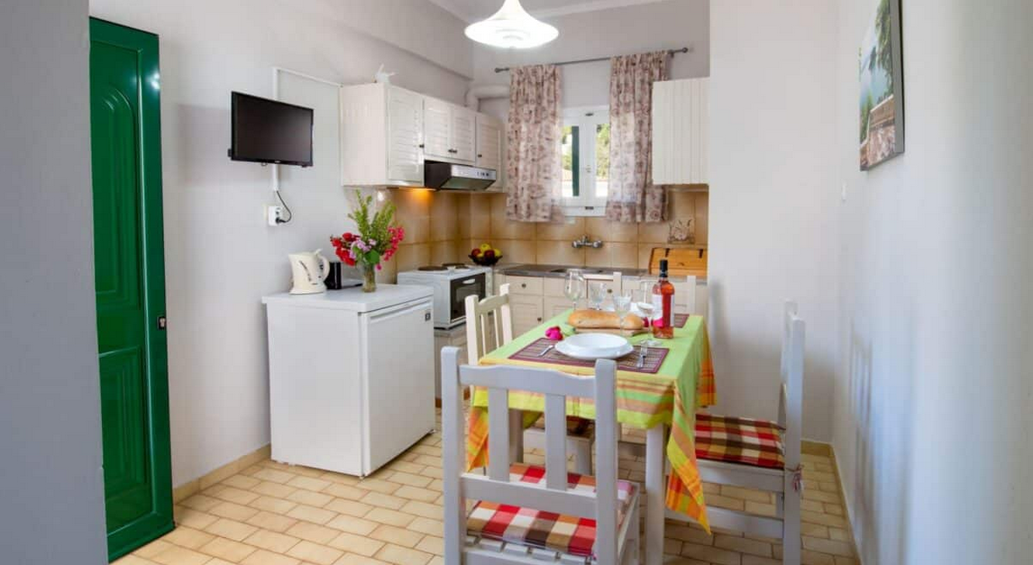 fotis-apartment-2-paxos-thalassa-travel-livingroom-02