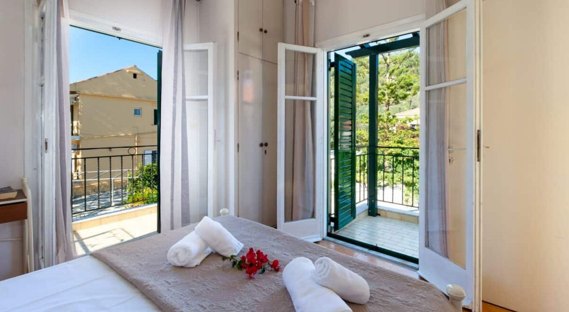 fotis-apartment-3-paxos-thalassa-travel-bedroom-04