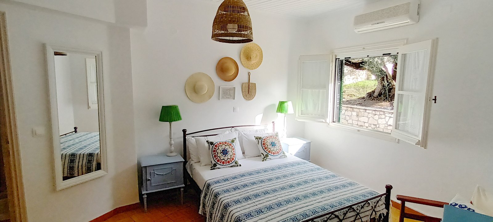 faros-villa-paxos-bedroom-02