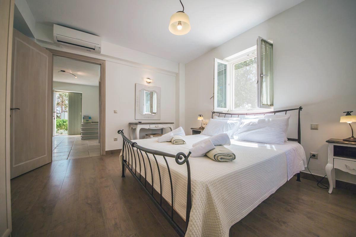 gem-villa-paxos-bedroom-01