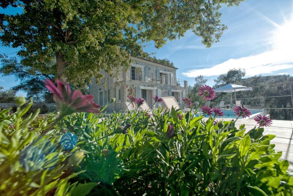 gem-villa-paxos-outdoor-space-01