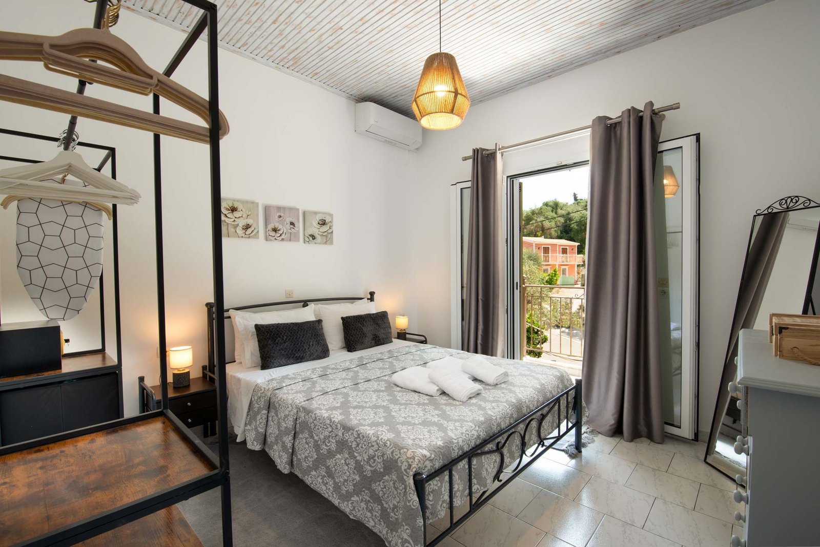 meraki-apartment-paxos-bedroom-01