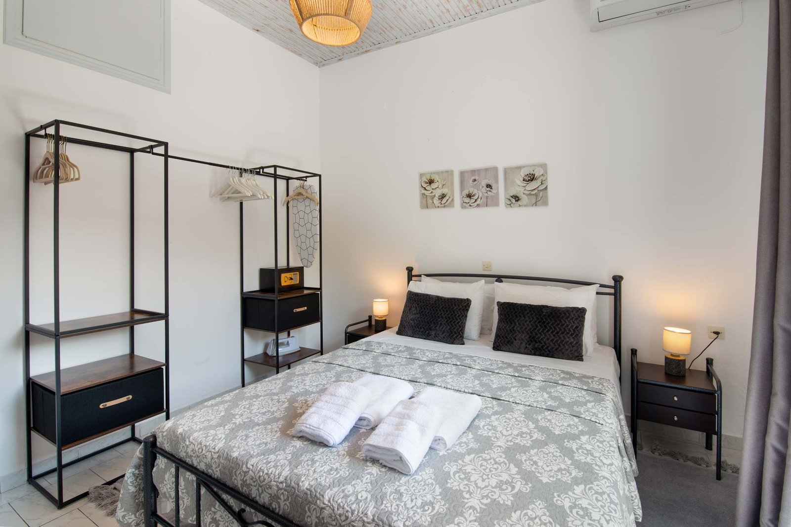 meraki-apartment-paxos-bedroom-02