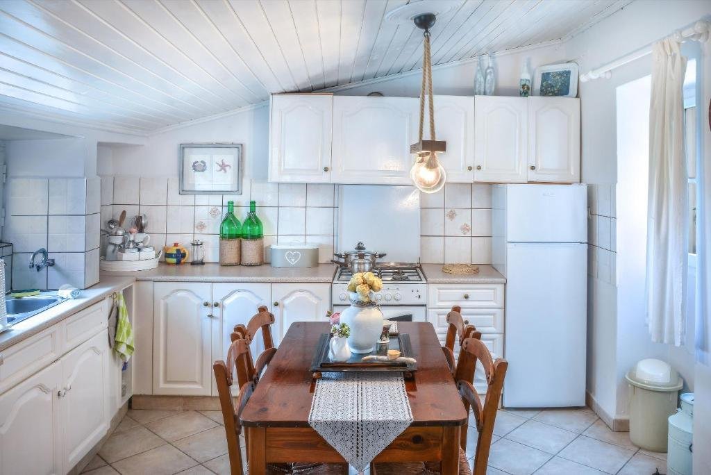 nikoletta-villa-paxos-kitchen-01