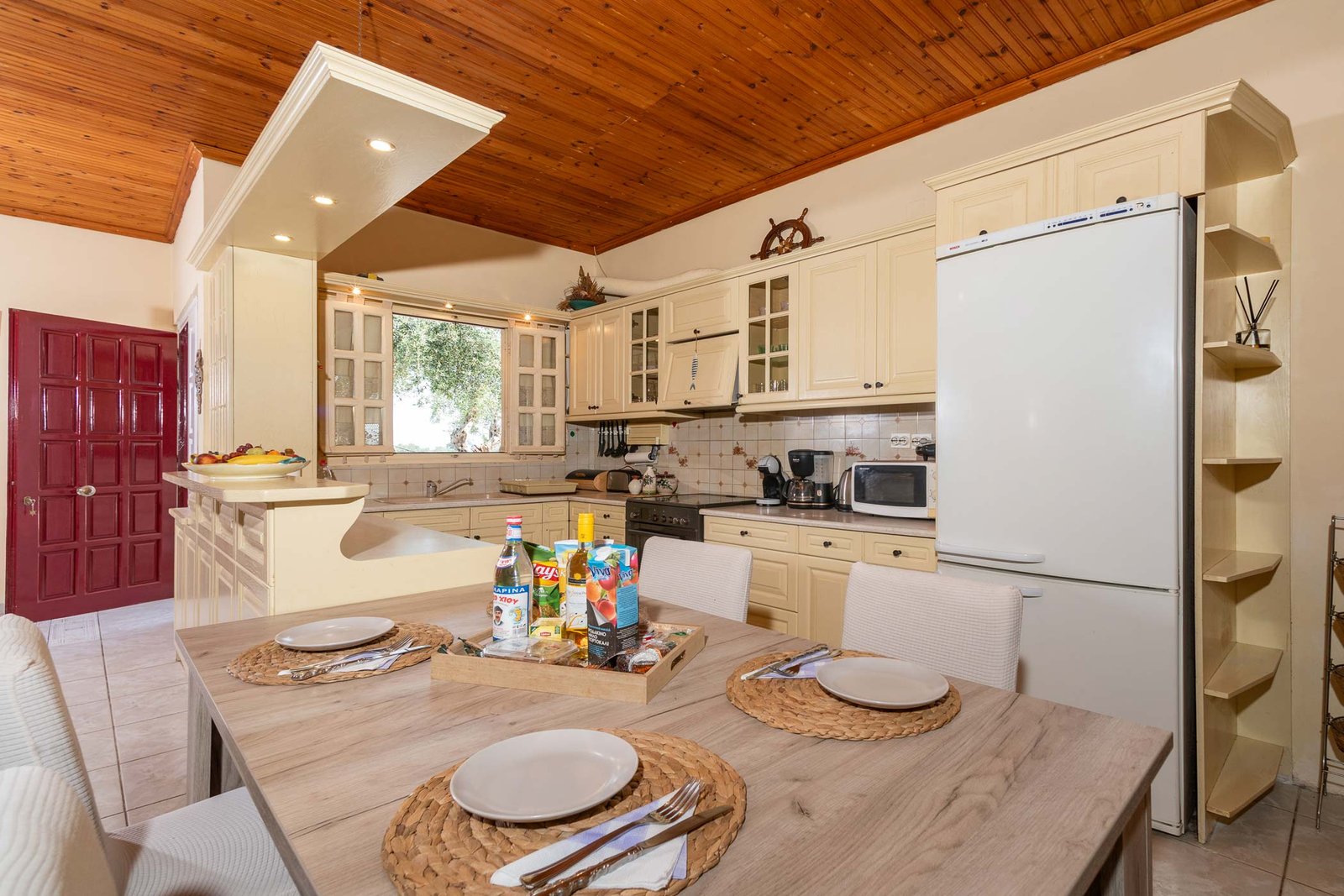 romanatika-villa-paxos-kitchen-02