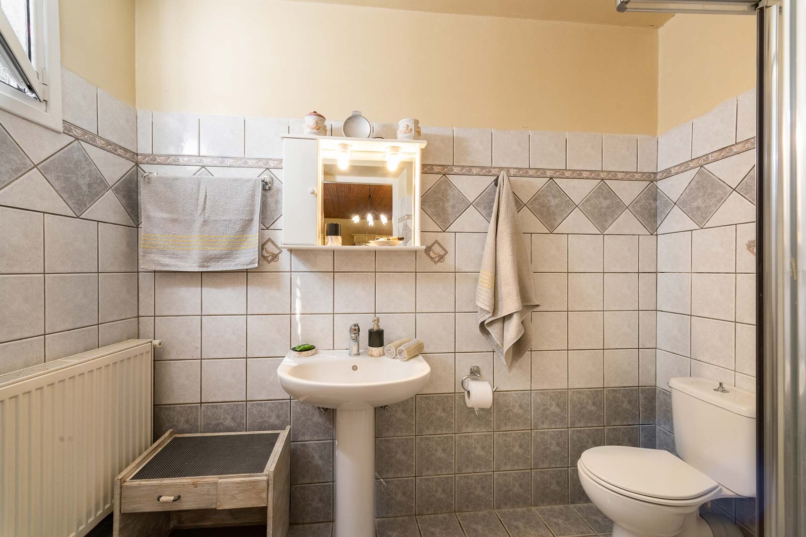 romanatika-villa-paxos-bathroom-02