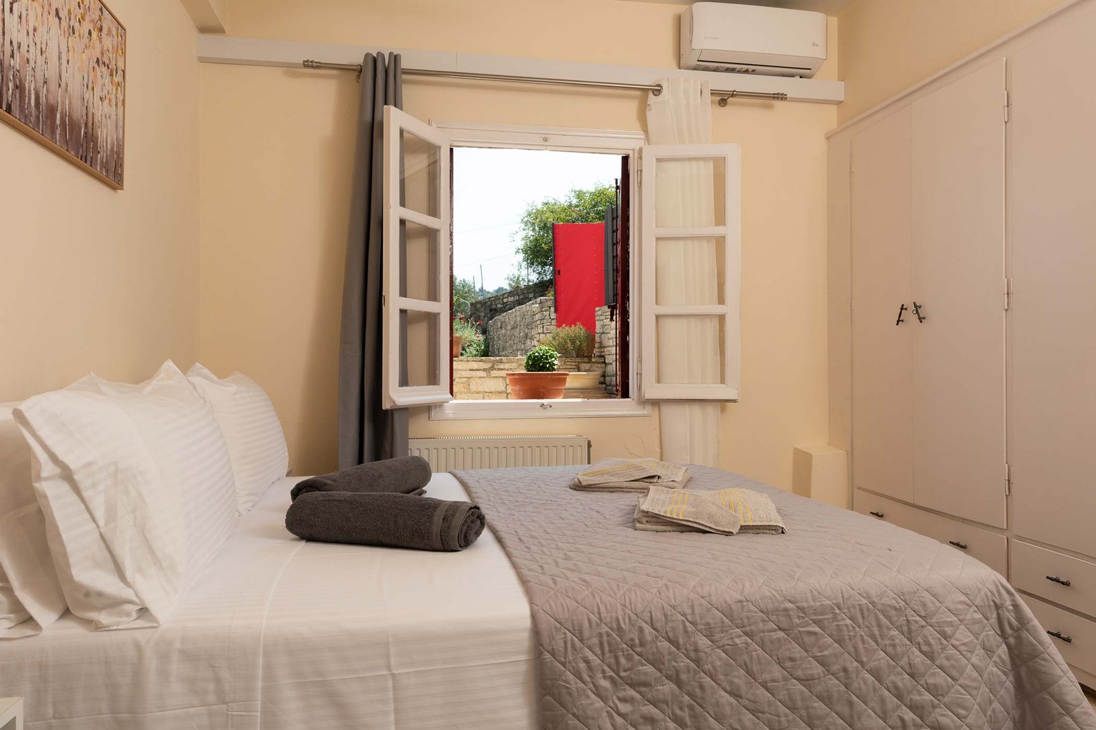 romanatika-villa-paxos-bedroom-02