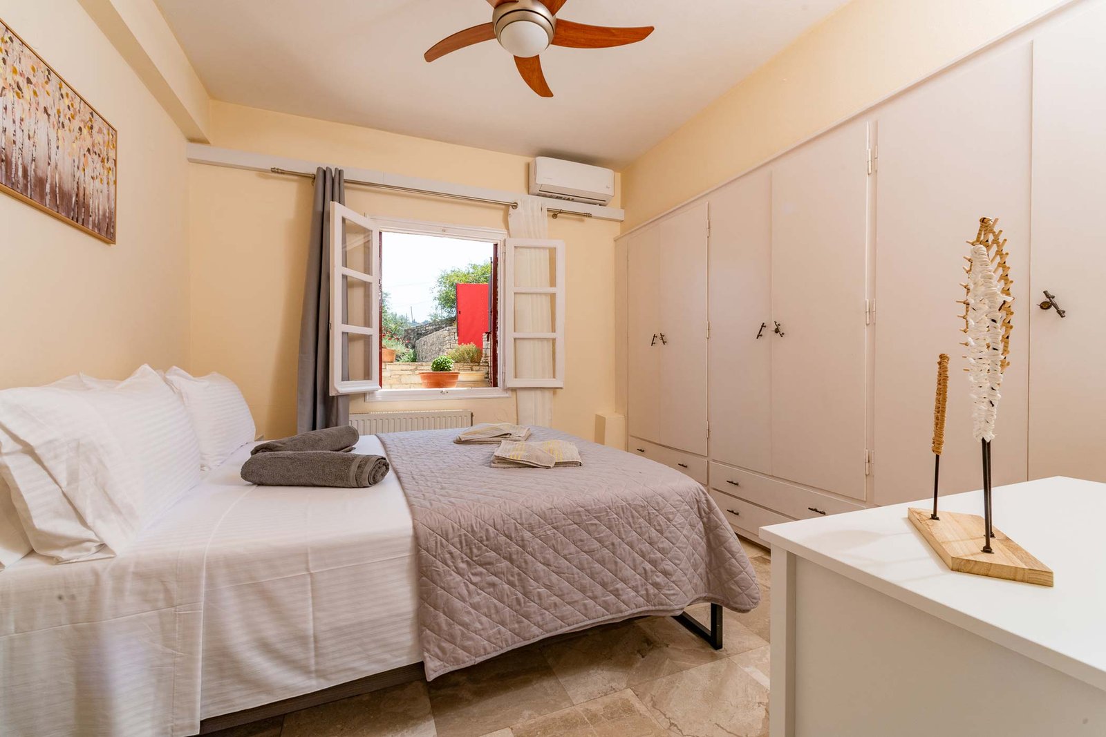 romanatika-villa-paxos-bedroom-03