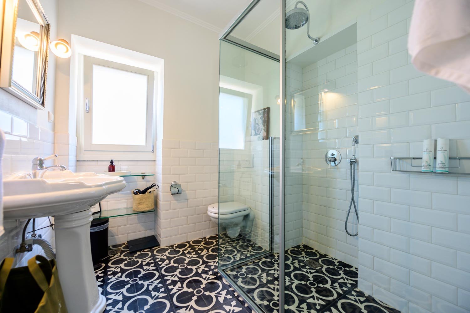 serenity-villa-paxos-bathroom-02