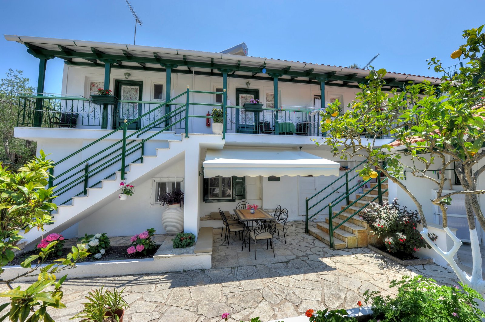 yorgos-luxury-studio-paxos-outdoor-space-02