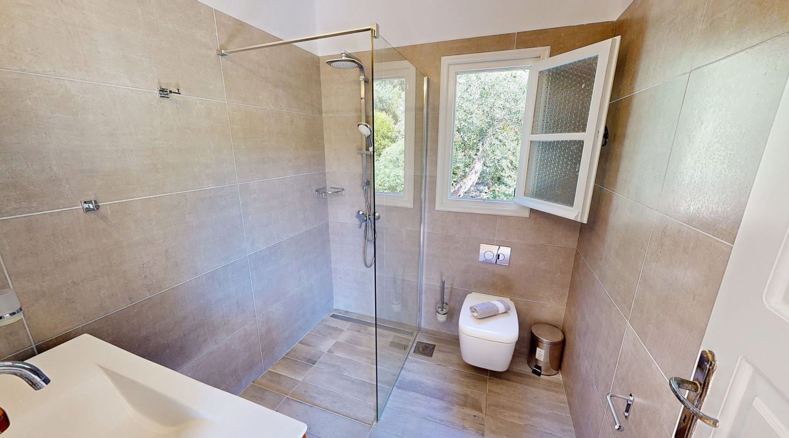andrikos-studios-paxos-bathroom-02