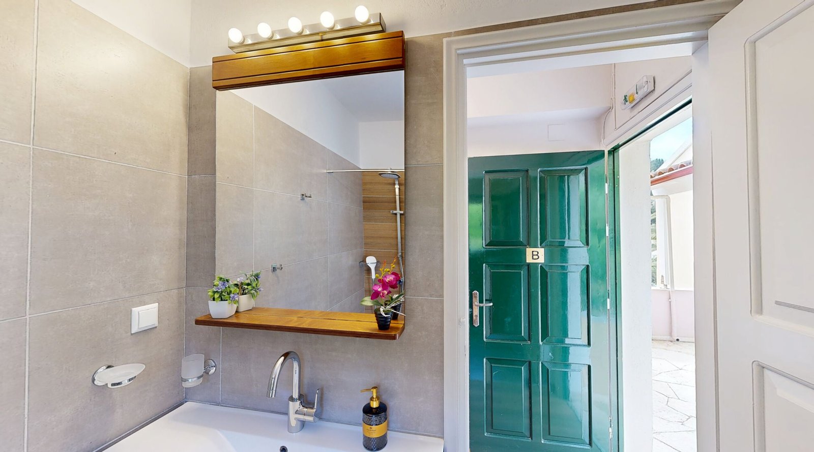 andrikos-studios-paxos-bathroom-04