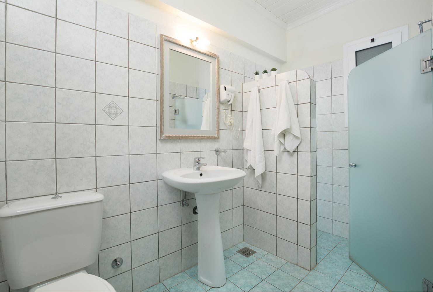 angouleta-villa-paxos-bathroom-02