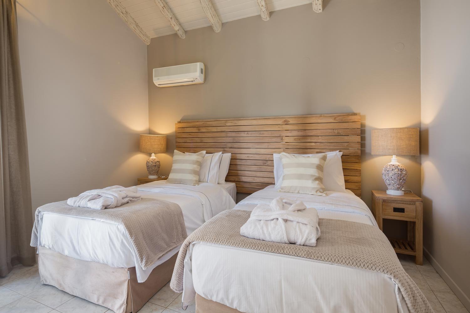 angouleta-villa-paxos-bedroom-05