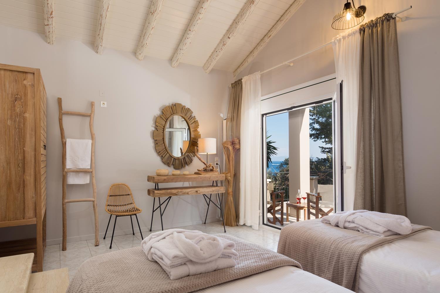 angouleta-villa-paxos-bedroom-06