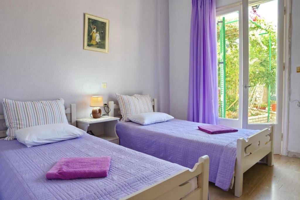 babis-apartment-paxos-bedroom-01-2