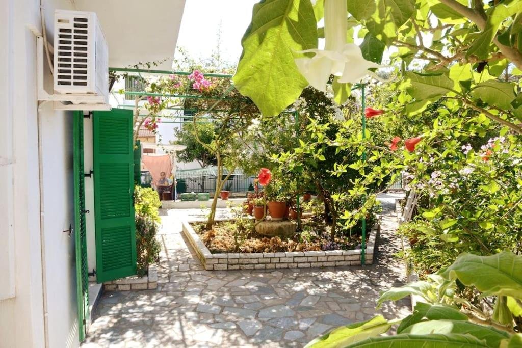 babis-apartment-paxos-garden-02