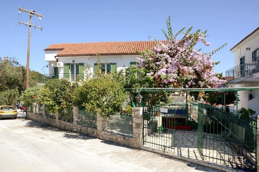 babis-apartment-paxos-outdoor-space-01