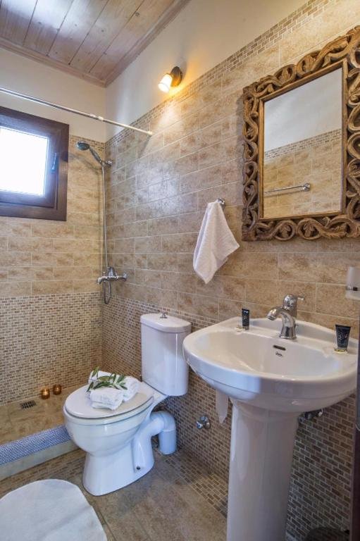 eftichia-cottage-paxos-bathroom-01