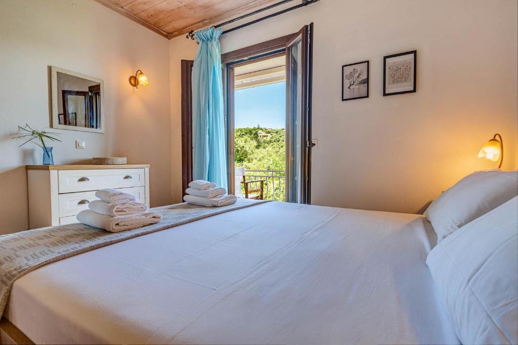 eftichia-cottage-paxos-bedroom-03
