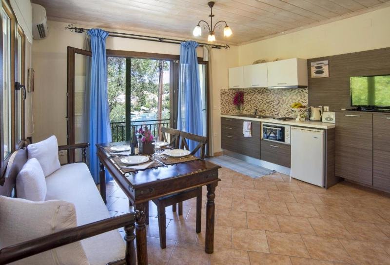 eftichia-cottage-paxos-livingroom-03
