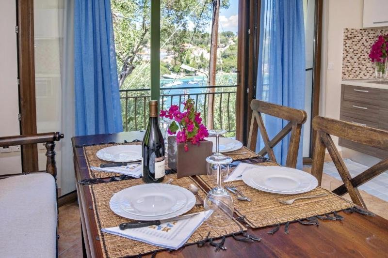 eftichia-cottage-paxos-livingroom-04