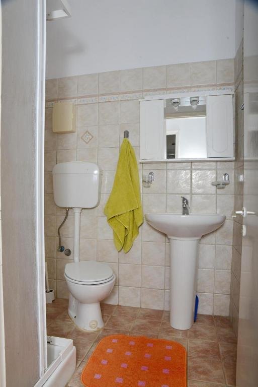 eirini-apartment-paxos-bathroom-01-2