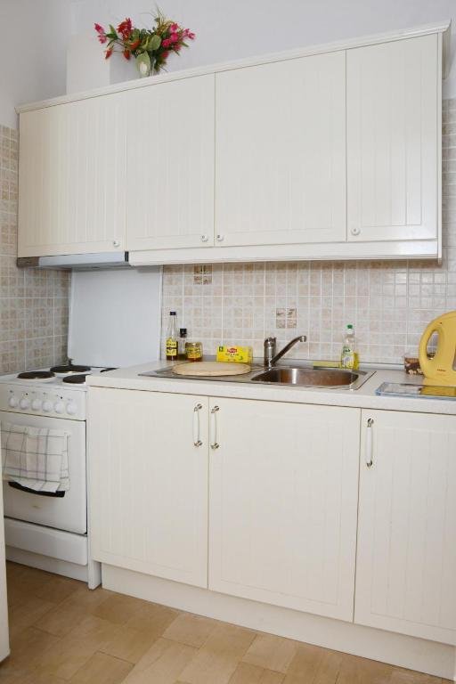 eirini-apartment-paxos-kitchen-01