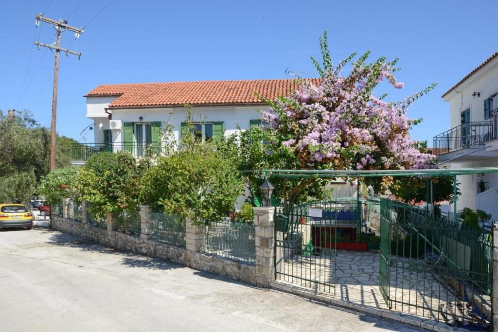 eirini-apartment-paxos-outdoor-space-02