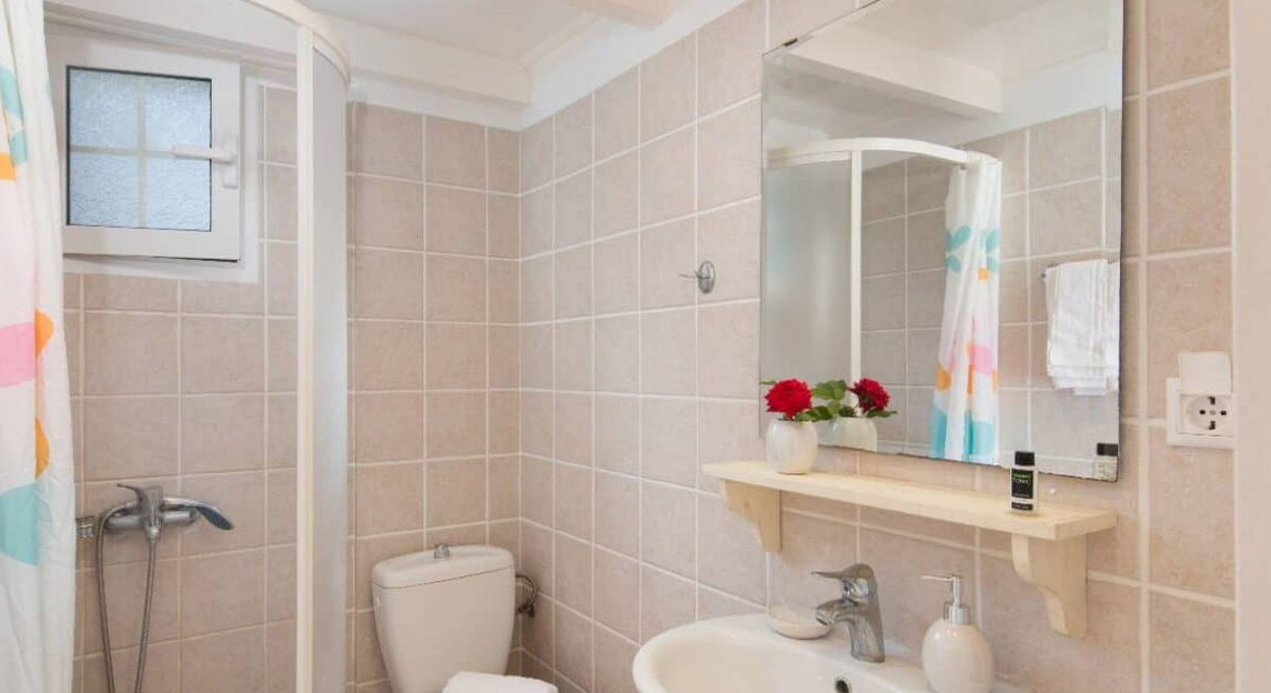 elias-apartments-paxos-bathroom-1