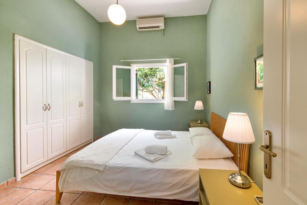 elias-apartments-paxos-bedroom-1