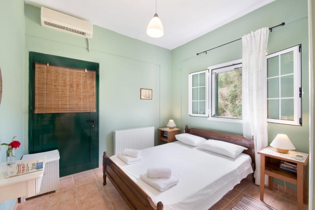 elias-apartments-paxos-bedroom-4