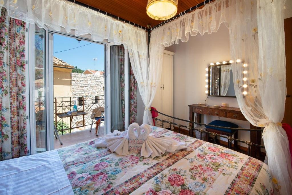 evis-maisonette-paxos-bedroom-03