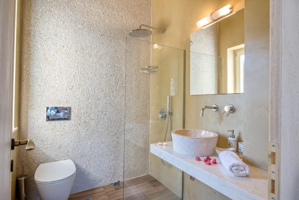 summer-breeze-villa-paxos-bathroom-03