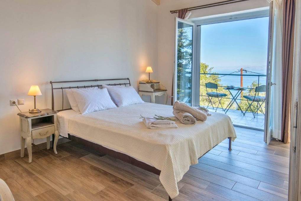 summer-breeze-villa-paxos-bedroom-01