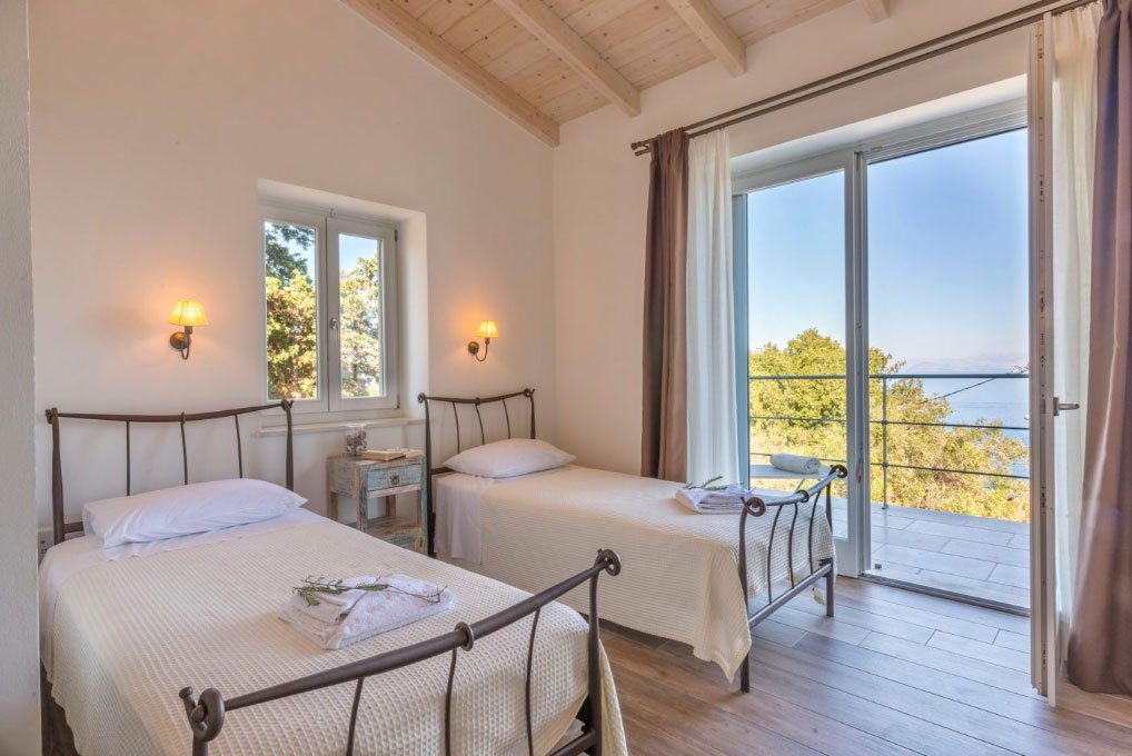 summer-breeze-villa-paxos-bedroom-03
