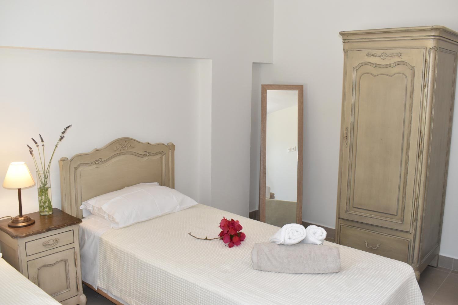 summer-breeze-villa-paxos-bedroom-05