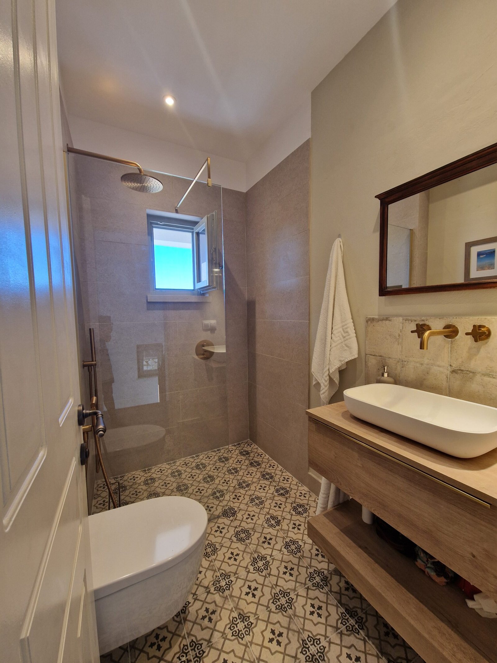 theseus-villa-paxos-bathroom-01